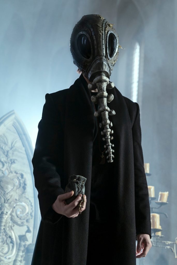 Tom Sturridge as Morpheus, wearing the Dreamlord's Helm, in Netflix's The Sandman