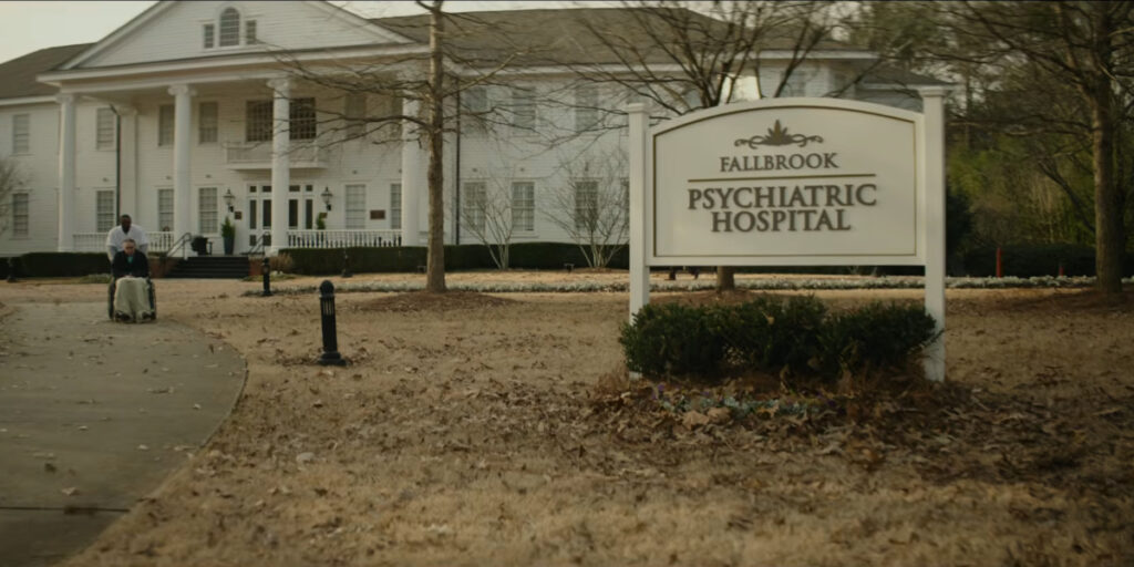 An exterior shot of Fallbrook Psychiatric Hospital from Scream 7.