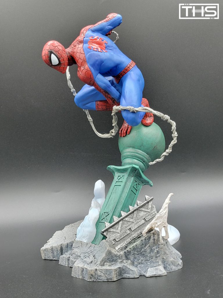 Spider-Man (Lamppost) Gallery Diorama from Diamond Select Toys